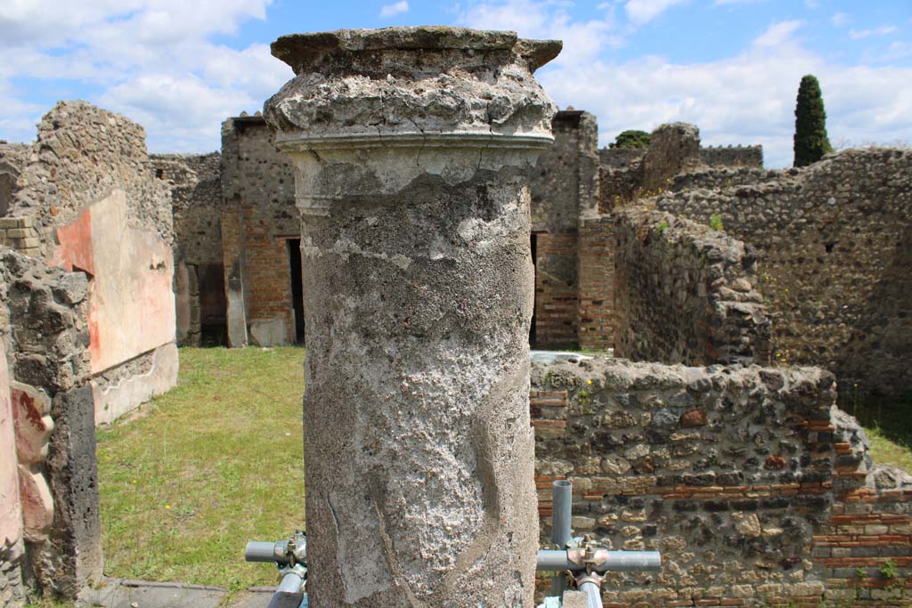 IX.5.14 Pompeii. May 2019. Room “k”, looking east towards column in peristyle. 
Foto Christian Beck, ERC Grant 681269 DÉCOR.

