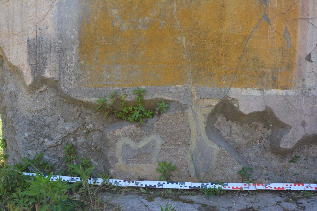 IX.5.14 Pompeii. May 2017. Peristyle “k”, detail from lower south wall near doorway to servants’ area, on left.
Foto Christian Beck, ERC Grant 681269 DÉCOR.
