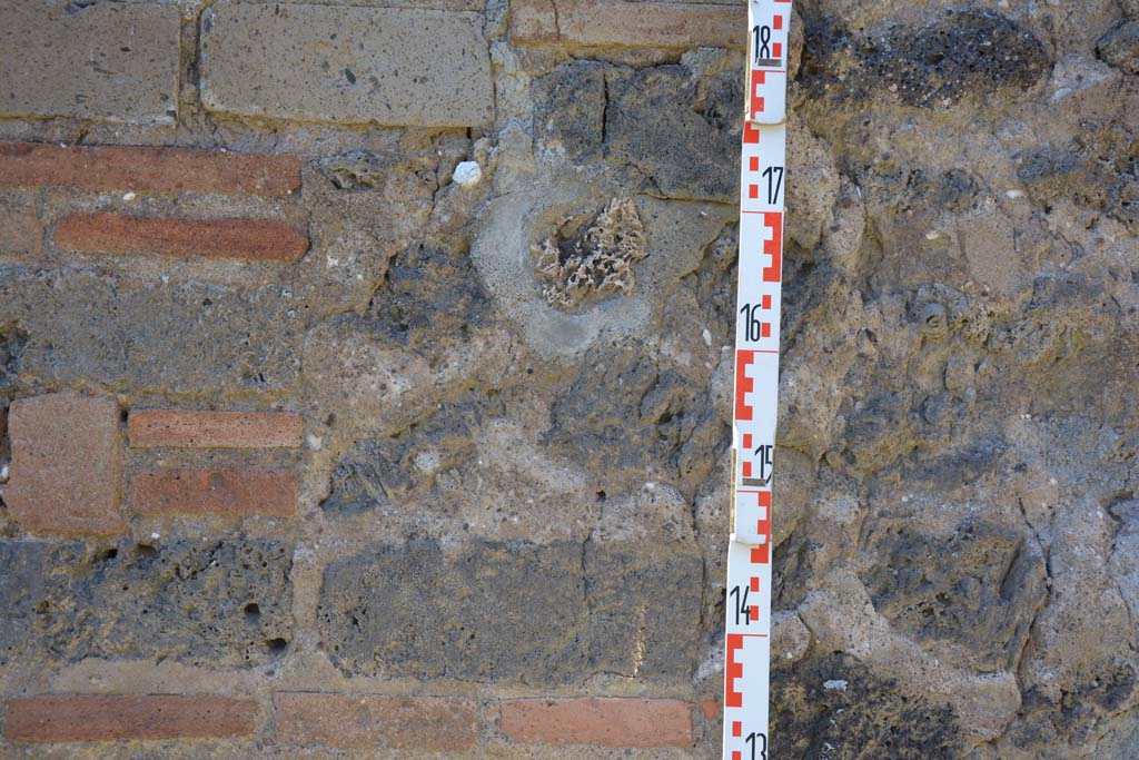 IX.5.14 Pompeii. May 2017. Room “m”, detail from north wall at west end. 
Foto Christian Beck, ERC Grant 681269 DÉCOR.

