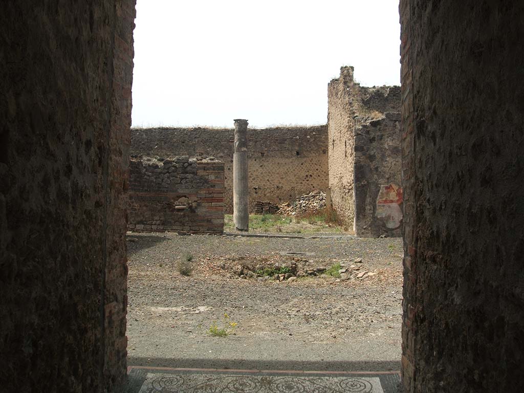 IX.5.14 Pompeii. May 2005. Looking west from entrance corridor “a”, across atrium “b”.
The floor of the atrium was of opus Signinum decorated with rows of small stars, each formed by four white stones and one black.
The impluvium was found in ruins, with only a few remains of its white marble covering remaining in the south-east corner.
See Bullettino dell’Instituto di Corrispondenza Archeologica (DAIR), 1879, (p.207).
