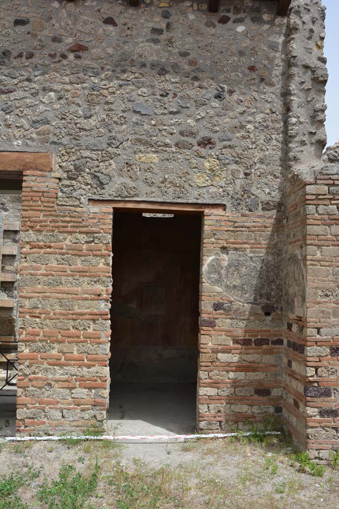 IX.5.14 Pompeii. May 2017. 
Room “b”, south-east corner of atrium, pilaster on east side of south ala “i”.
Foto Christian Beck, ERC Grant 681269 DÉCOR.

