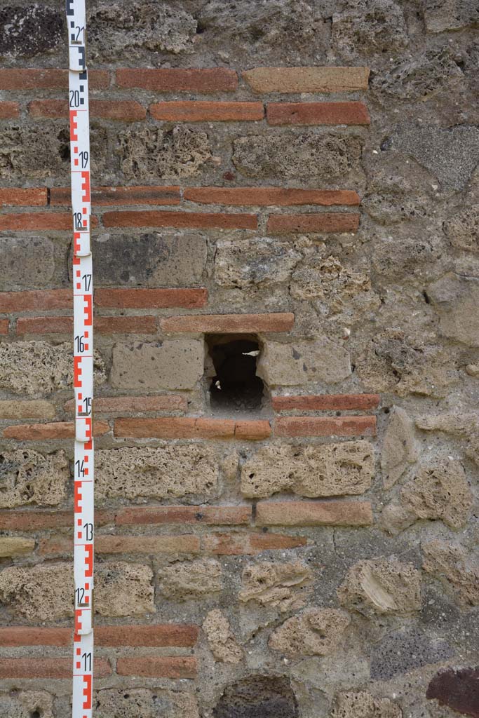IX.5.14 Pompeii. May 2017. Room “b”, detail from west end of south wall of atrium.
Foto Christian Beck, ERC Grant 681269 DÉCOR.

