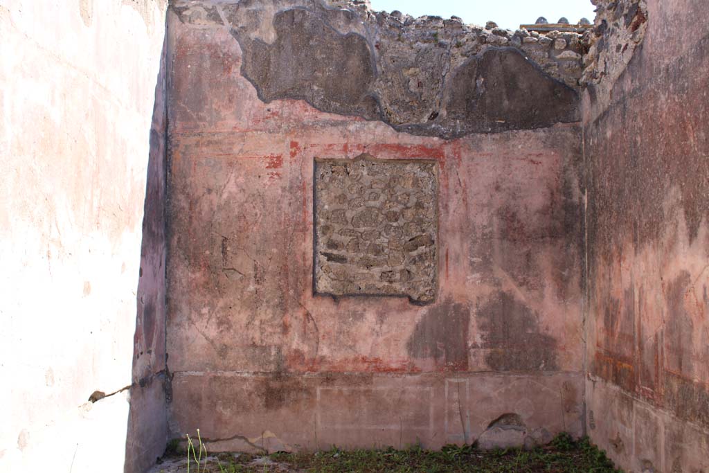 IX.5.14 Pompeii. May 2019. Room “f”, looking towards east wall.
Foto Christian Beck, ERC Grant 681269 DÉCOR.
