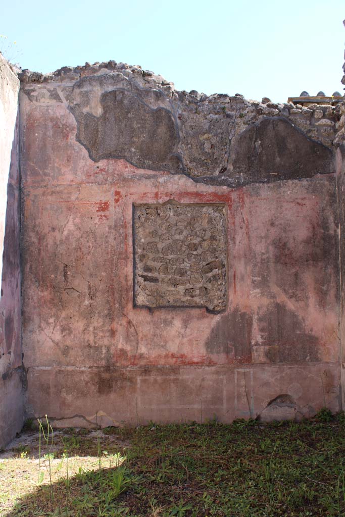 IX.5.14 Pompeii. May 2019. Room “f”, site of central painting on east wall.
Foto Christian Beck, ERC Grant 681269 DÉCOR.
