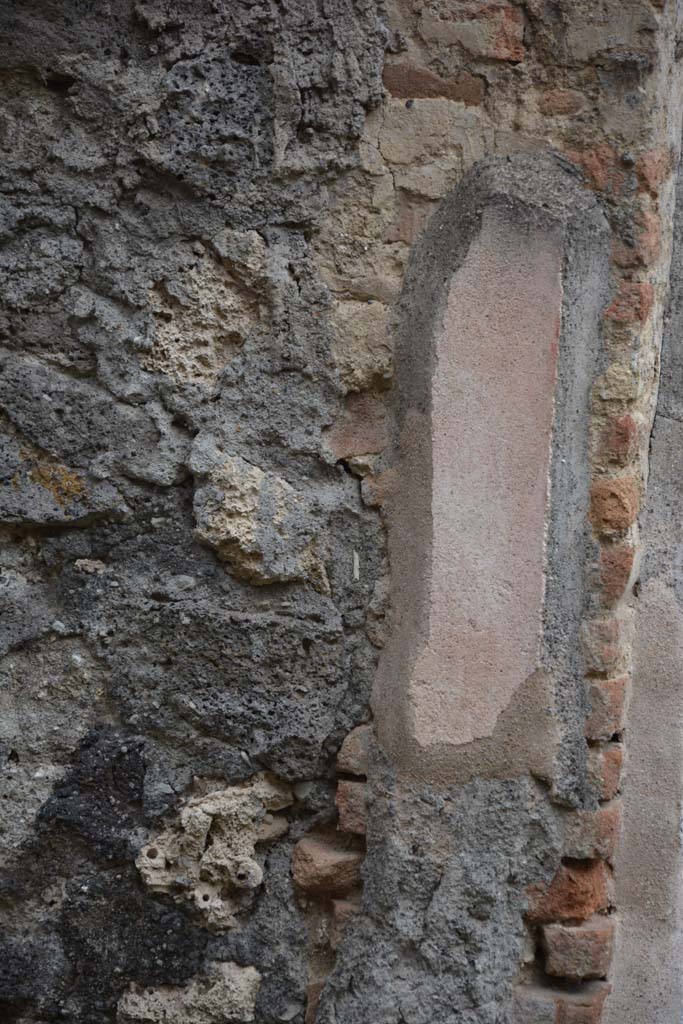 IX.5.14 Pompeii. May 2017. North ala “e”, Remaining stucco from upper south side of doorway “d”.
Foto Christian Beck, ERC Grant 681269 DÉCOR.
