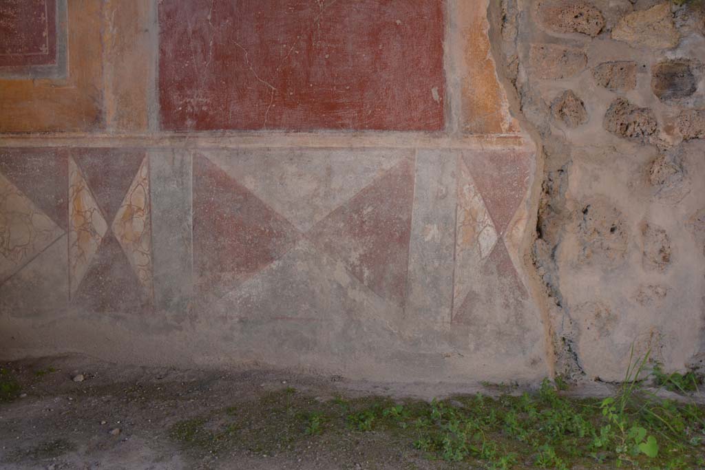 IX.5.14 Pompeii. March 2017. Room “c”, detail from centre and east end of zoccolo on north wall.
Foto Christian Beck, ERC Grant 681269 DÉCOR.
