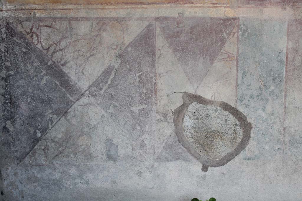 IX.5.14 Pompeii. May 2019. Room “c”, detail of zoccolo on east wall at north end.
Foto Christian Beck, ERC Grant 681269 DÉCOR.

