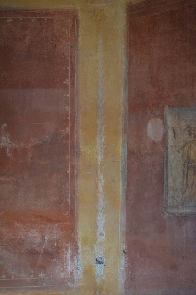 IX.5.14 Pompeii. May 2017. 
Room “g”, detail of painted candelabra on west side of central painting on north wall.
Foto Christian Beck, ERC Grant 681269 DÉCOR.
