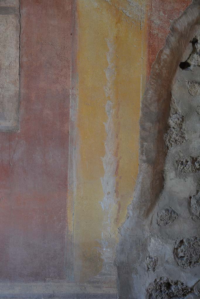 IX.5.14 Pompeii. May 2017. 
Room “g”, detail of painted candelabra on east side of central painting on north wall.
Foto Christian Beck, ERC Grant 681269 DÉCOR.
