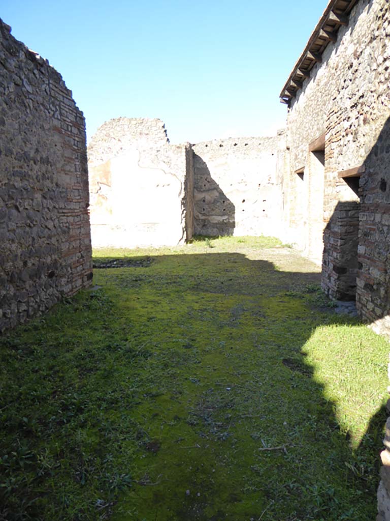 IX.5.16 Pompeii. January 2017. 
Room “i”, south ala, looking north from south ala “i”, across atrium “b”, towards north ala, “e”.
Foto Annette Haug, ERC Grant 681269 DÉCOR
