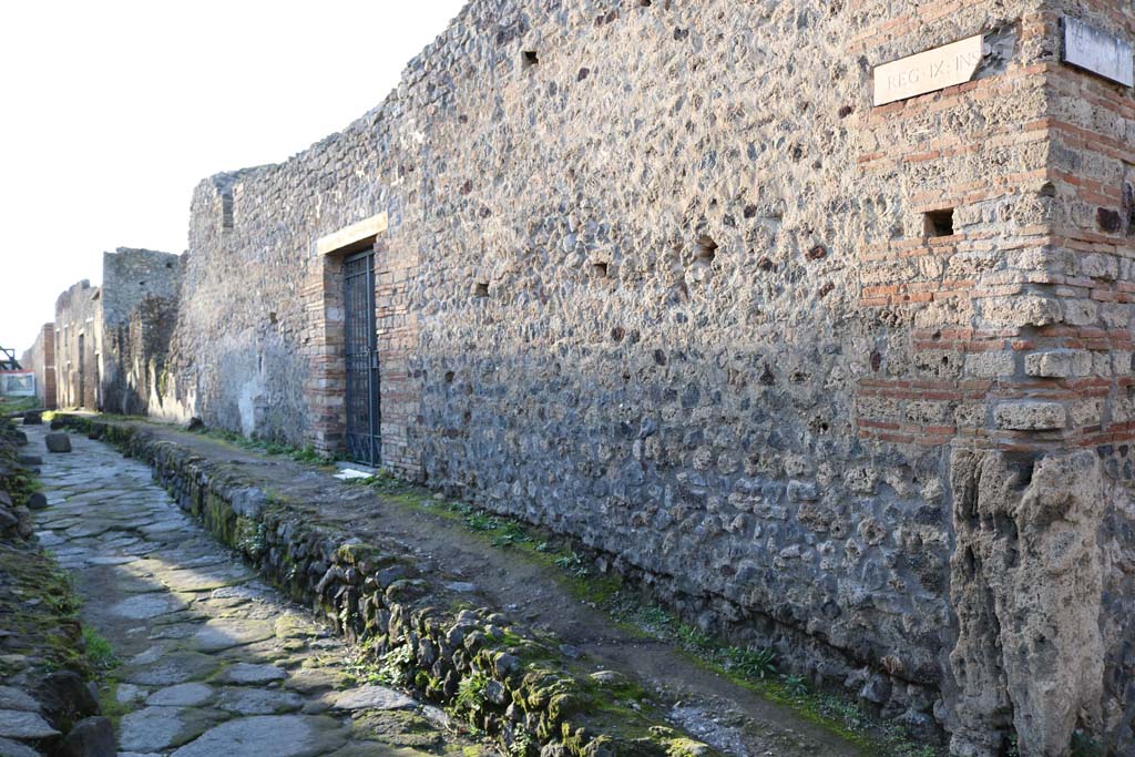 IX.5.16 Pompei. December 2018. 
Looking west towards entrance doorway, in unnamed vicolo between IX.6, on left, and IX.5, on right. Photo courtesy of Aude Durand.

