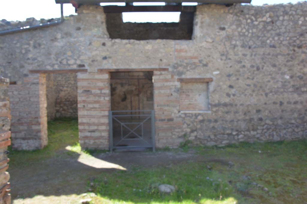IX.5.16 Pompeii. March 2017. Room a’, looking north across atrium towards doorway leading into room i, of IX.5.14. 
Foto Christian Beck, ERC Grant 681269 DÉCOR.
