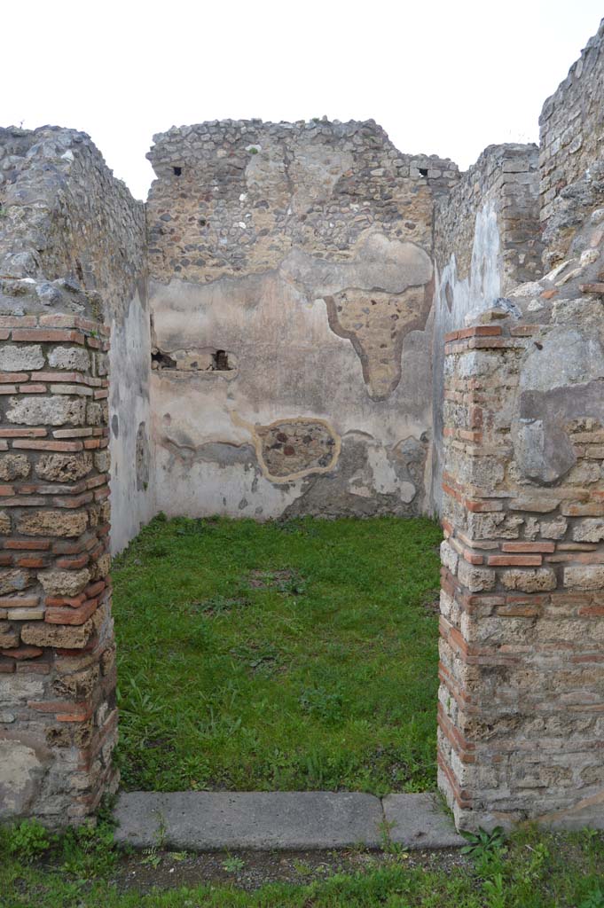 IX.5.16 Pompeii. March 2018. Doorway in north wall of ala c’, into triclinium d’ , looking north.
Foto Taylor Lauritsen, ERC Grant 681269 DÉCOR.
