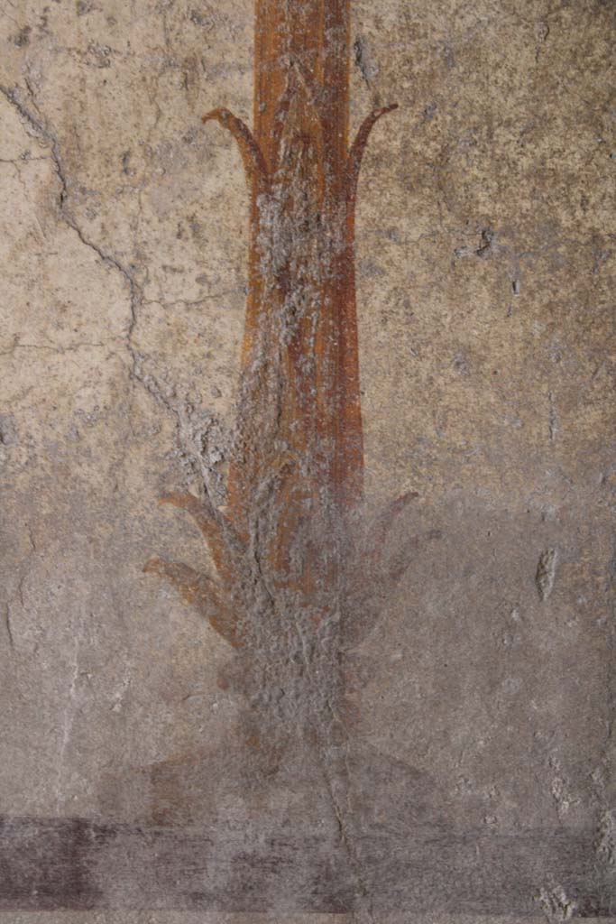 IX.5.16 Pompeii. May 2019. Room f’, detail of base of painted candelabra on south wall.
Foto Christian Beck, ERC Grant 681269 DÉCOR.

