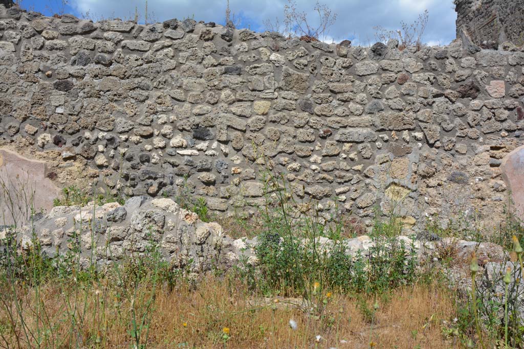 IX.5.18 Pompeii. May 2017. Room k, looking towards east wall, at rear of smaller west wall. 
Foto Christian Beck, ERC Grant 681269 DÉCOR.
