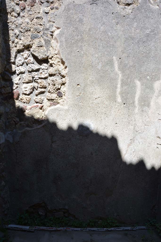 IX.5.18 Pompeii. May 2017. Room t, east wall.
Foto Christian Beck, ERC Grant 681269 DÉCOR.

