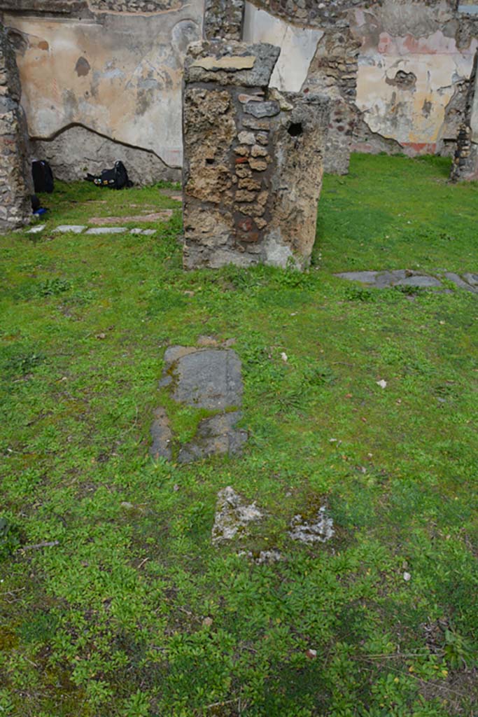 IX.5.18 Pompeii. March 2018.  
Room “l” (L), looking north from area on south side of room “l” (L), in upper right. 
Room “p” can be seen in the upper left.
Foto Annette Haug, ERC Grant 681269 DÉCOR.
