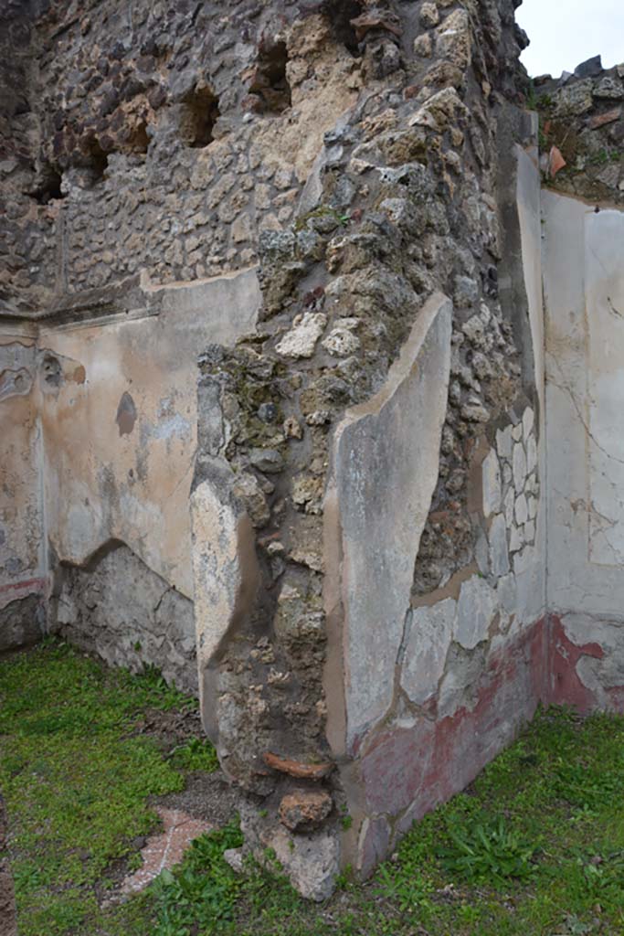 IX.5.18 Pompeii. March 2018. 
Room “l” (L), looking towards west wall on north side of doorway to room “p”.  
Foto Annette Haug, ERC Grant 681269 DÉCOR.
