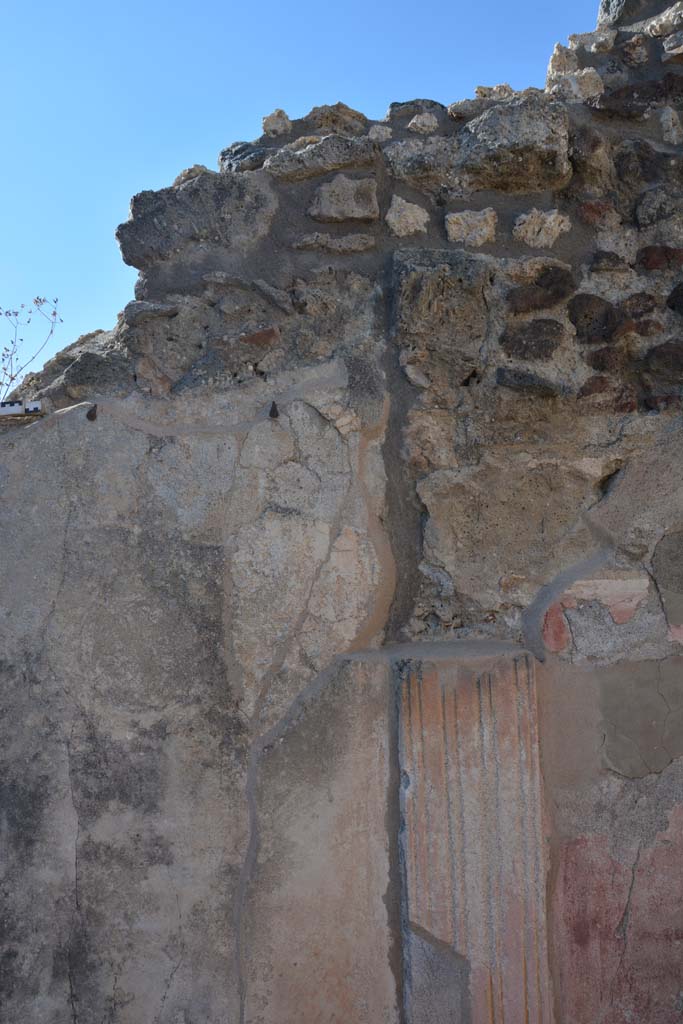 IX.5.18 Pompeii. May 2017. 
Room l (L), north wall at east end joined with north wall of room n, on right.
Foto Christian Beck, ERC Grant 681269 DÉCOR.

