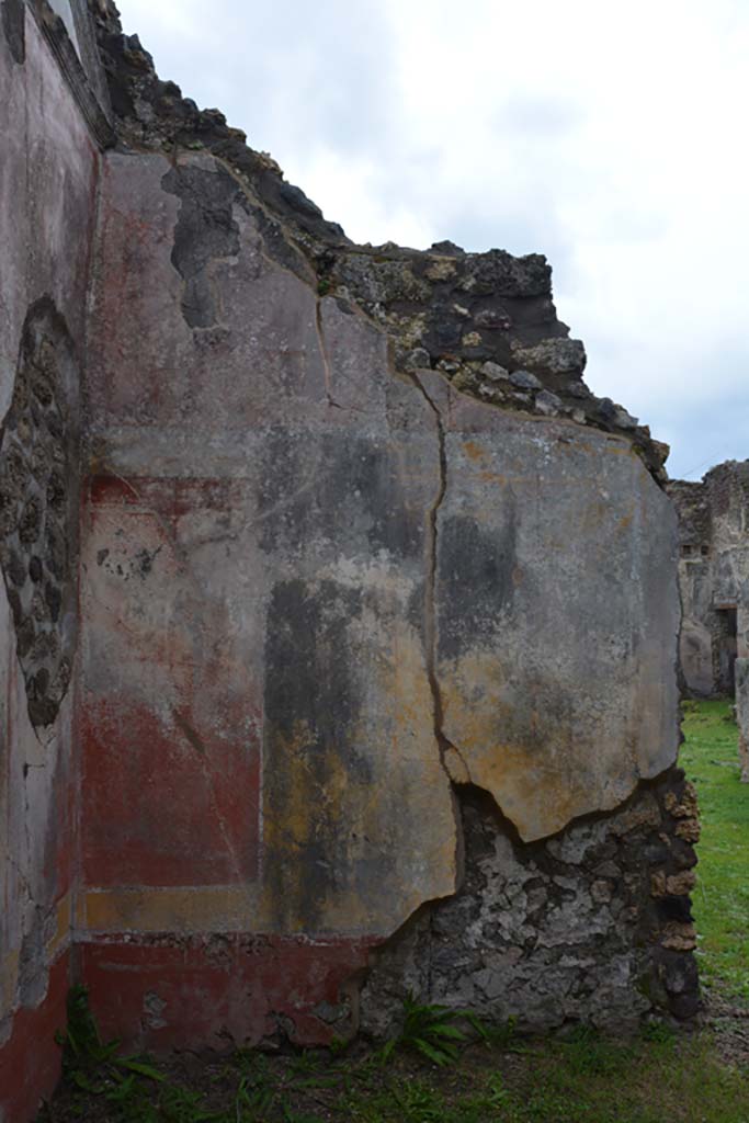 IX.5.18 Pompeii. March 2018.  
Room “o”, looking towards south wall on east side of doorway, in south-east corner.
Foto Annette Haug, ERC Grant 681269 DÉCOR.


