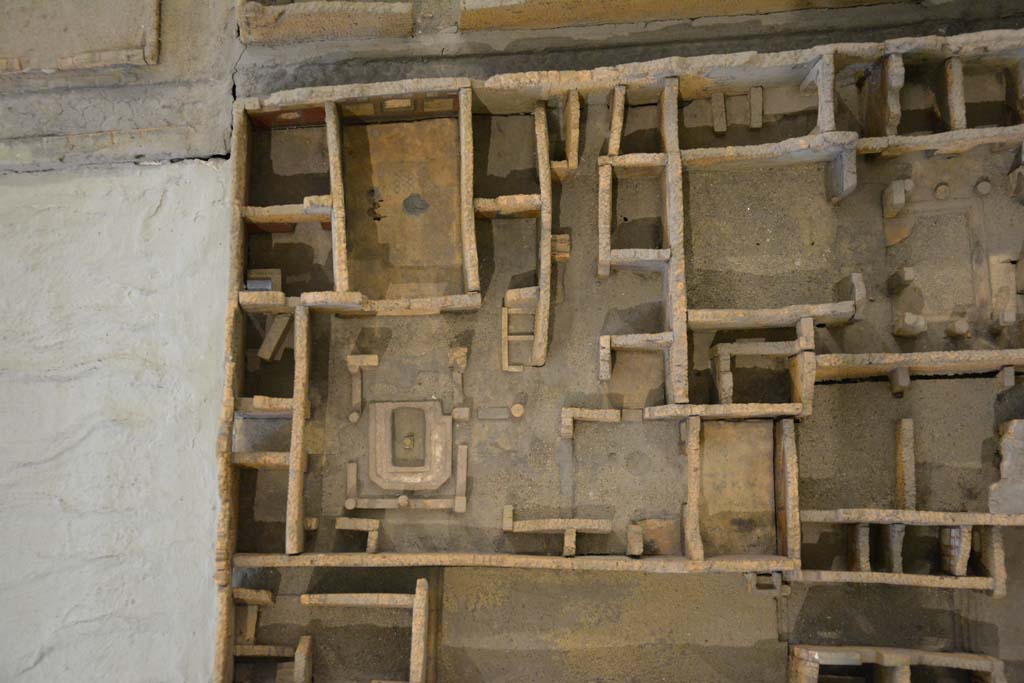 IX.5.18 Pompeii, in centre. July 2017. Overview of rooms, with entrance at IX.5.18, on left. 
From cork model in Naples Archaeological Museum.
Foto Annette Haug, ERC Grant 681269 DÉCOR

