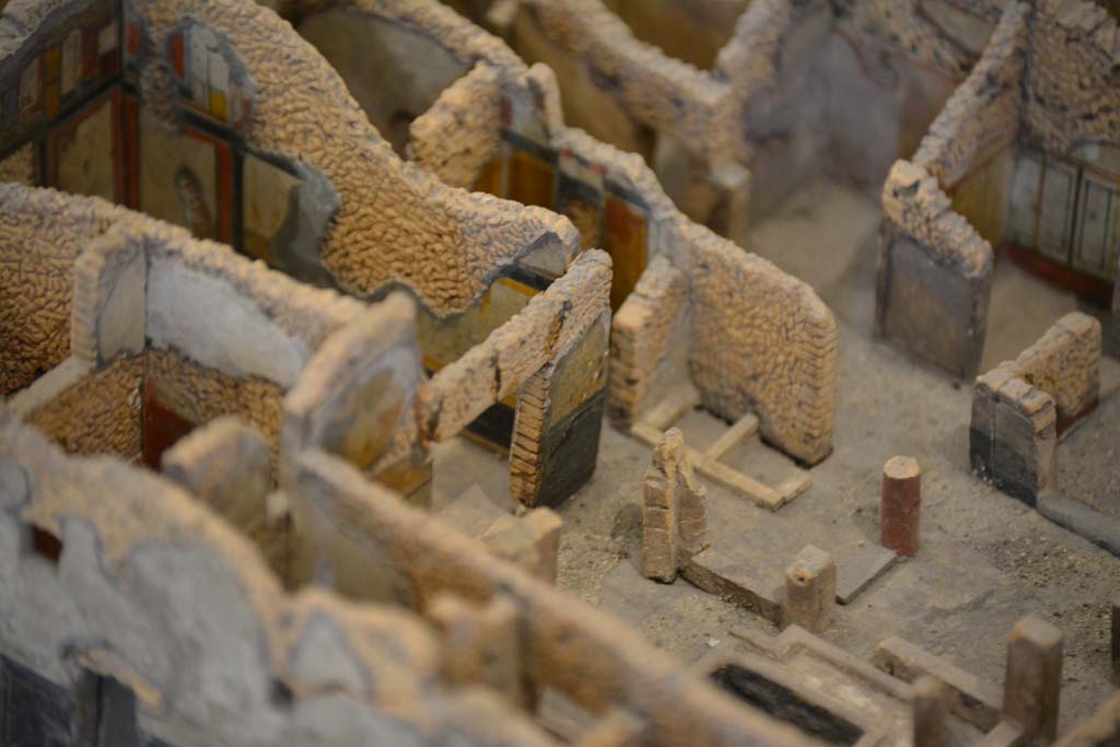 IX.5.18 Pompeii. July 2017. Looking north-west across atrium towards corridor “q”, centre right, leading to IX.5.21.
From cork model in Naples Archaeological Museum.
Foto Annette Haug, ERC Grant 681269 DÉCOR
