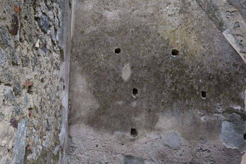 IX.5.18 Pompeii. March 2017. Room c, south-east corner and south wall, with holes for supporting shelves under stairs, on right.
Foto Christian Beck, ERC Grant 681269 DÉCOR.

