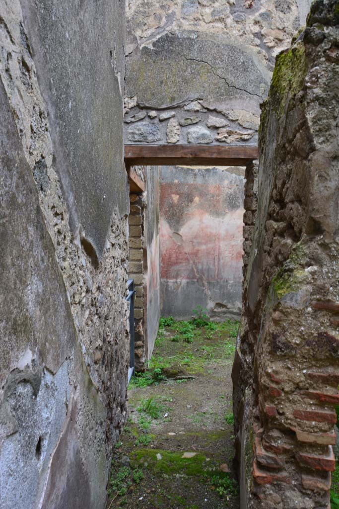 IX.5.18 Pompeii. March 2017. 
Room c, looking west (towards entrance at IX.5.19) beneath line of stairs to upper floor.
Foto Christian Beck, ERC Grant 681269 DÉCOR.

