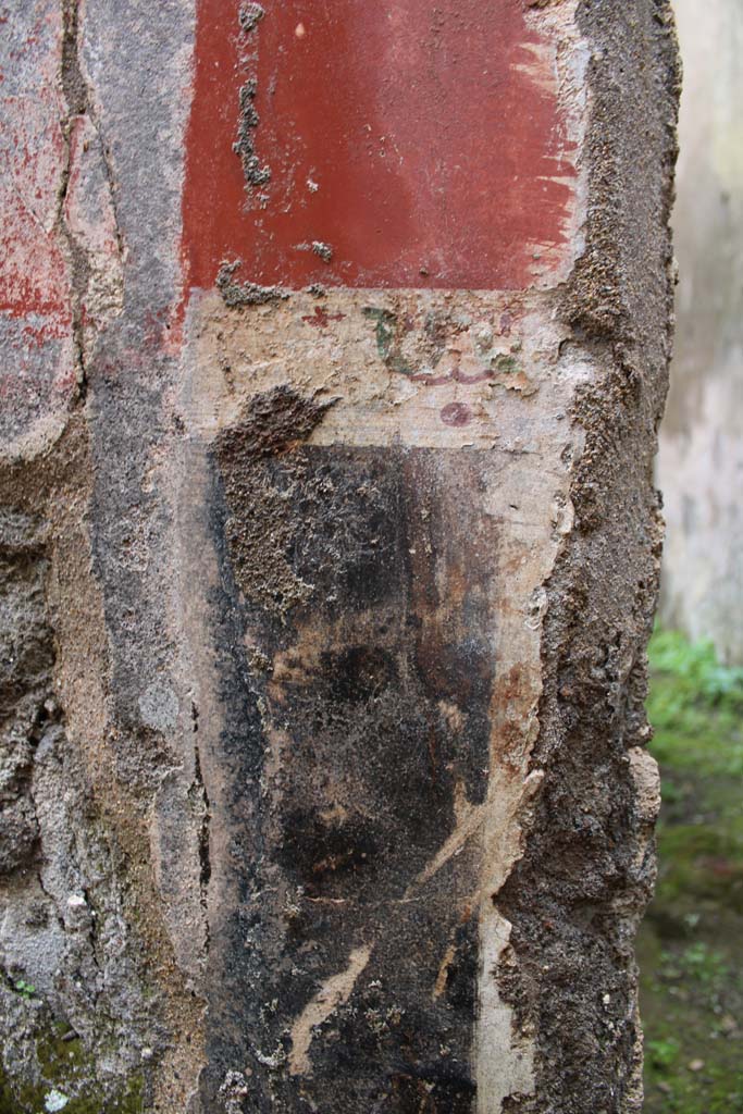 IX.5.18 Pompeii. May 2019. Room c/d, detail of painted decoration on east wall at south end.  
Foto Christian Beck, ERC Grant 681269 DÉCOR.

