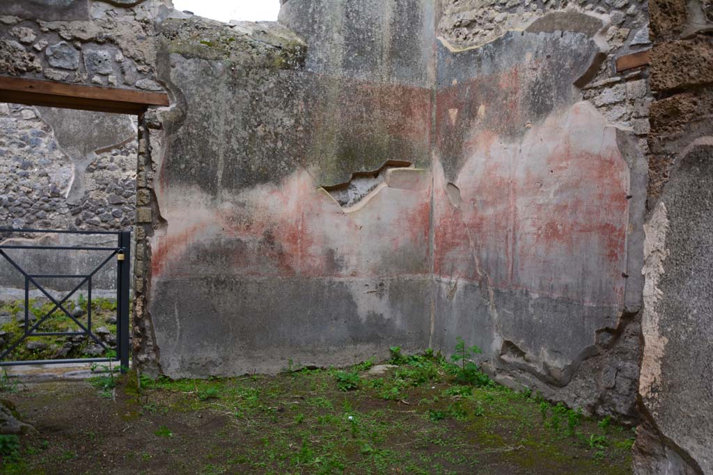 IX.5.18 Pompeii. March 2017. Room d, looking towards south wall and south-west corner.
Foto Christian Beck, ERC Grant 681269 DÉCOR.
