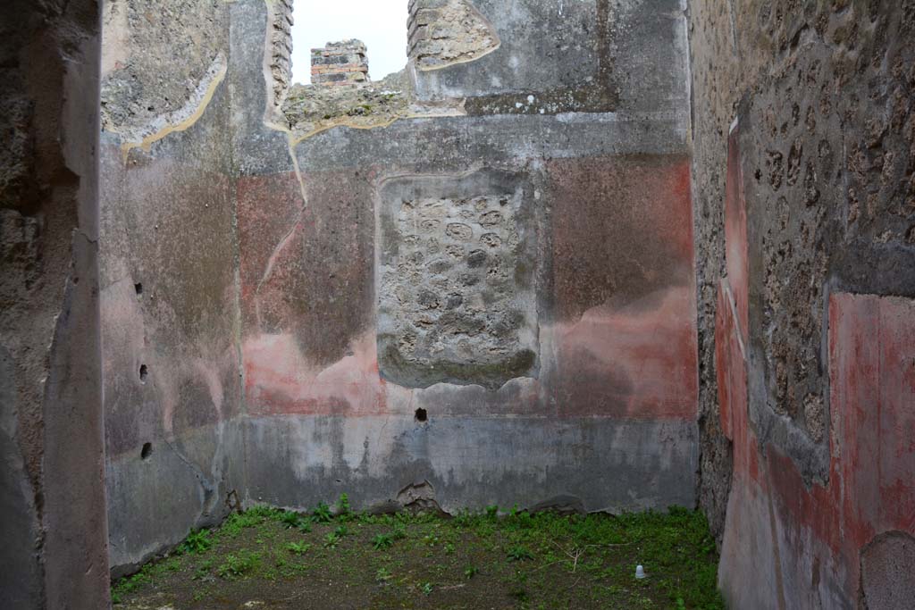 IX.5.18 Pompeii. March 2017. Room e, looking west through doorway. 
Foto Christian Beck, ERC Grant 681269 DÉCOR.
