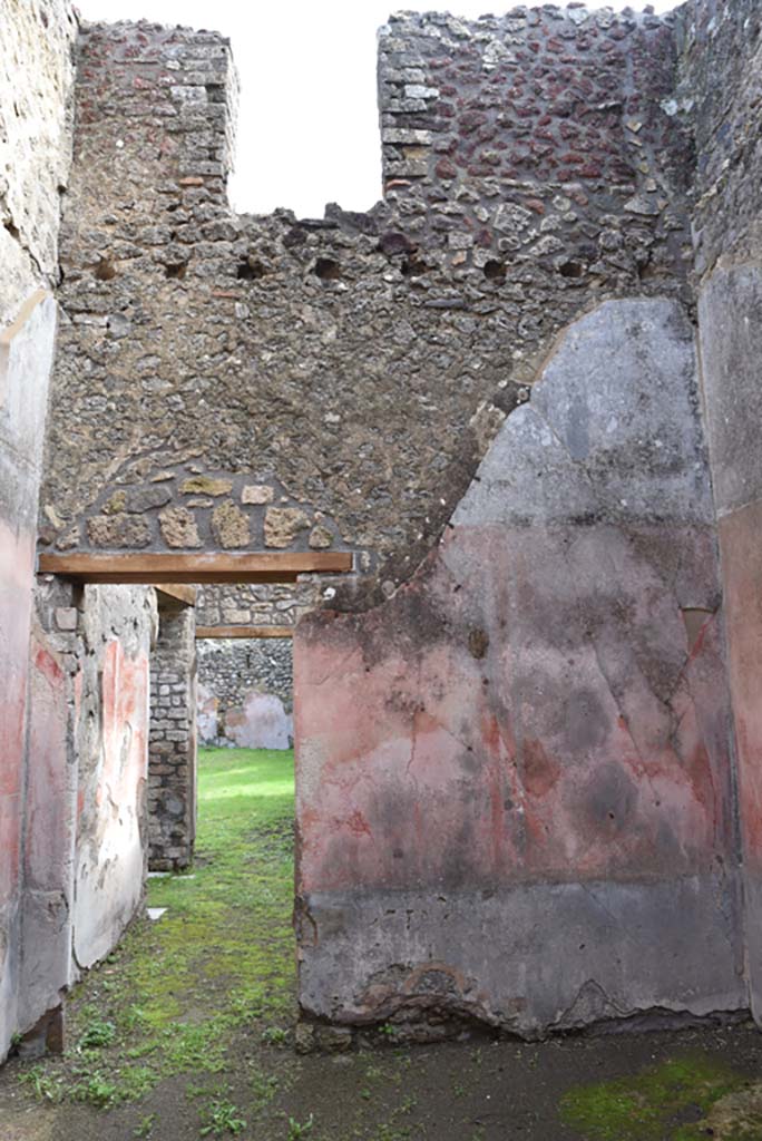 IX.5.18 Pompeii. March 2018. Room “e”, looking towards east wall of cubiculum.
Foto Annette Haug, ERC Grant 681269 DÉCOR.

