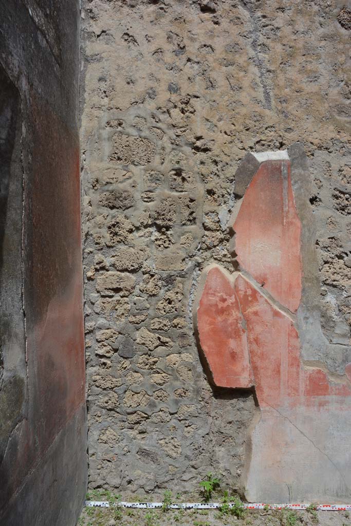 IX.5.18 Pompeii. May 2017. Room e, north wall in north-west corner.
Foto Christian Beck, ERC Grant 681269 DÉCOR.
