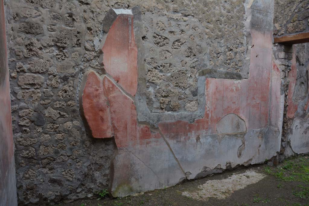 IX.5.18 Pompeii. March 2018. Room “e”, looking west along north wall towards doorway to room “d”. 
Foto Annette Haug, ERC Grant 681269 DÉCOR

