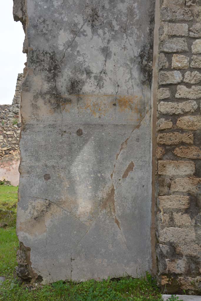 IX.5.18 Pompeii. March 2018. Triclinium “f”, lower east wall at south end.
Foto Annette Haug, ERC Grant 681269 DÉCOR.
