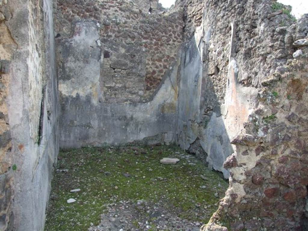 IX.5.18 Pompeii. March 2009. Doorway to room g, cubiculum in north-west corner of atrium. Looking west.