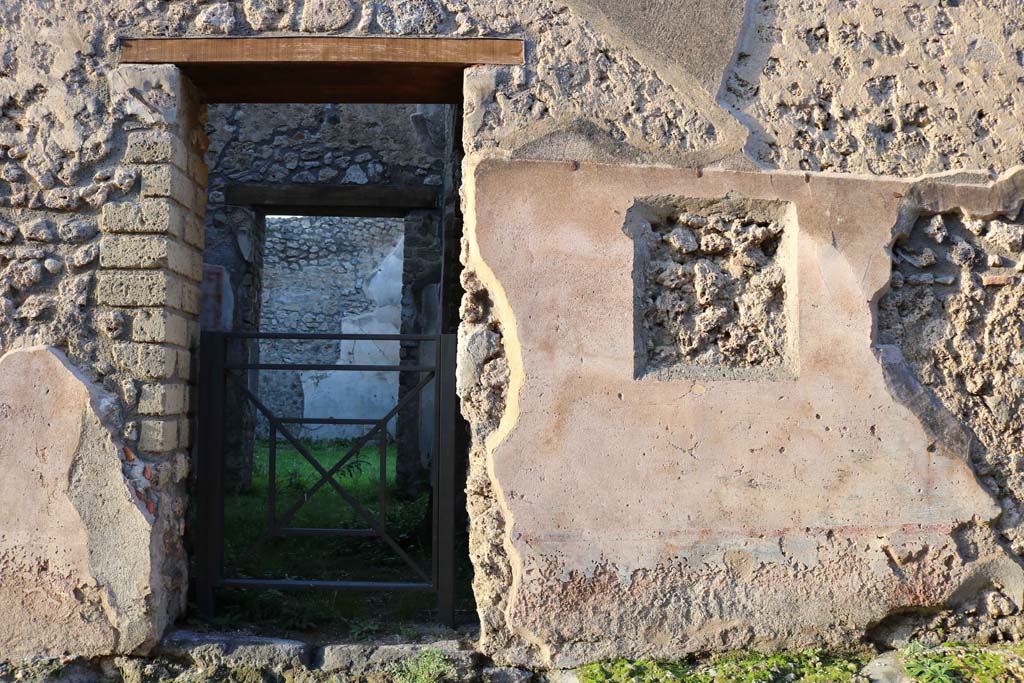 IX.5.19, Pompeii. December 2018. 
Looking north to entrance doorway, and front façade with remaining stucco. Photo courtesy of Aude Durand.

