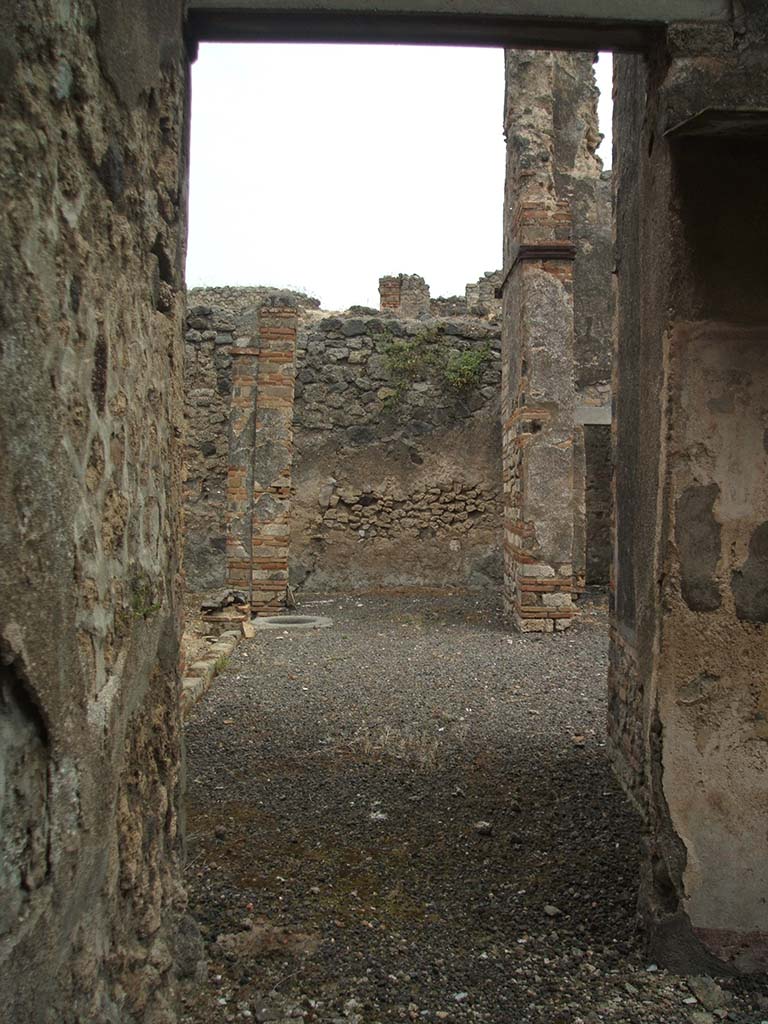 IX.5.22 Pompeii. February 2020. Looking east from entrance towards lararium in kitchen.
This can also be seen in IX.5.2, pt.3, room ‘w’.  Photo courtesy of Aude Durand.


