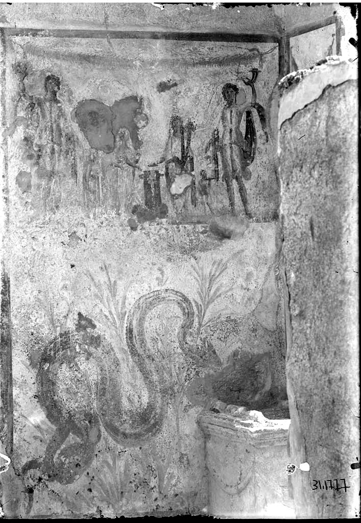 IX.5.22 Pompeii. Lararium at the door to the kitchen and adjacent to entrance IX.5.22.
May 1886.  Photograph courtesy of Society of Antiquaries, Fox Collection.
This can also be seen in IX.5.2, pt.3, room ‘w’.

