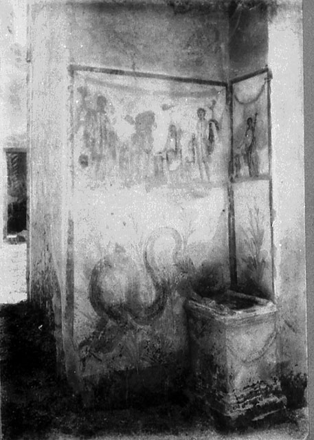 IX.5.22 Pompeii. May 2005. Remains of painting on wall of lararium in kitchen. This can also be seen in IX.5.2, pt.3, room 16.