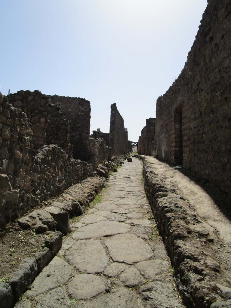 Unnamed vicolo between IX.6 and IX.5. Pompeii. April 2019. 
Looking west from junction with Vicolo del Centenario. Photo courtesy of Rick Bauer.

