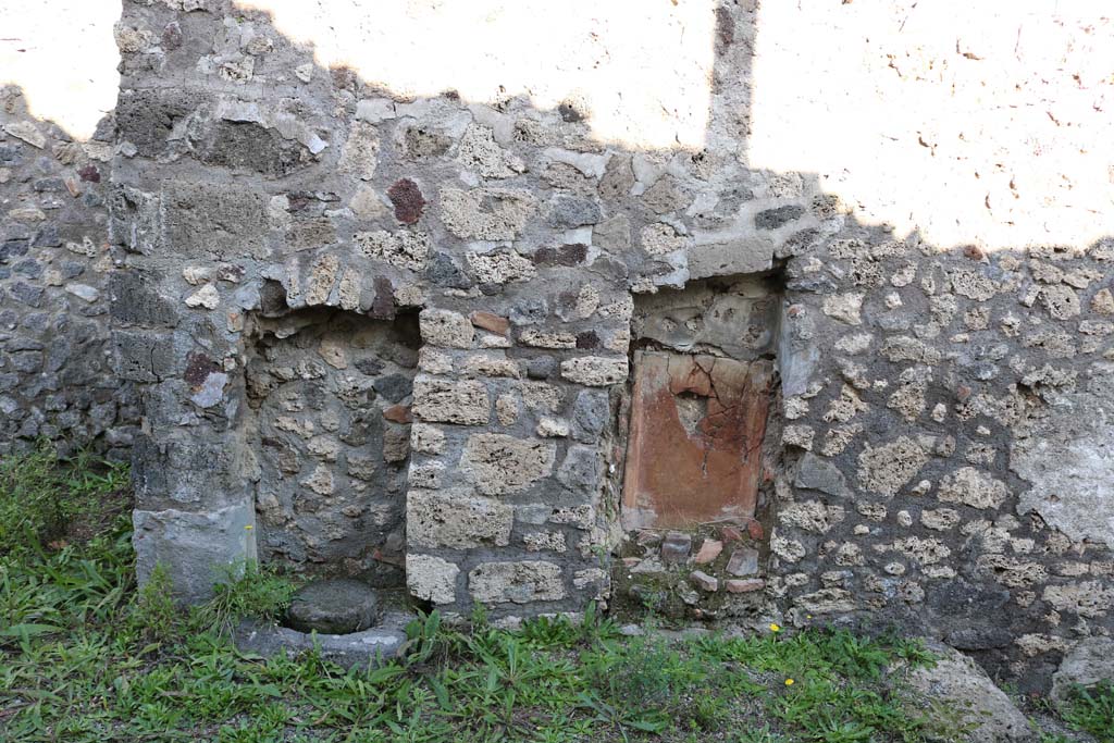 IX.6.b Pompeii. December 2018. 
Looking towards east wall of middle room at rear of bar, according to Mau – the kitchen. Photo courtesy of Aude Durand.

