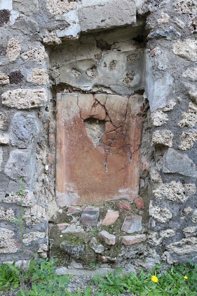 IX.6.b Pompeii. December 2018. Detail from east wall. Photo courtesy of Aude Durand.