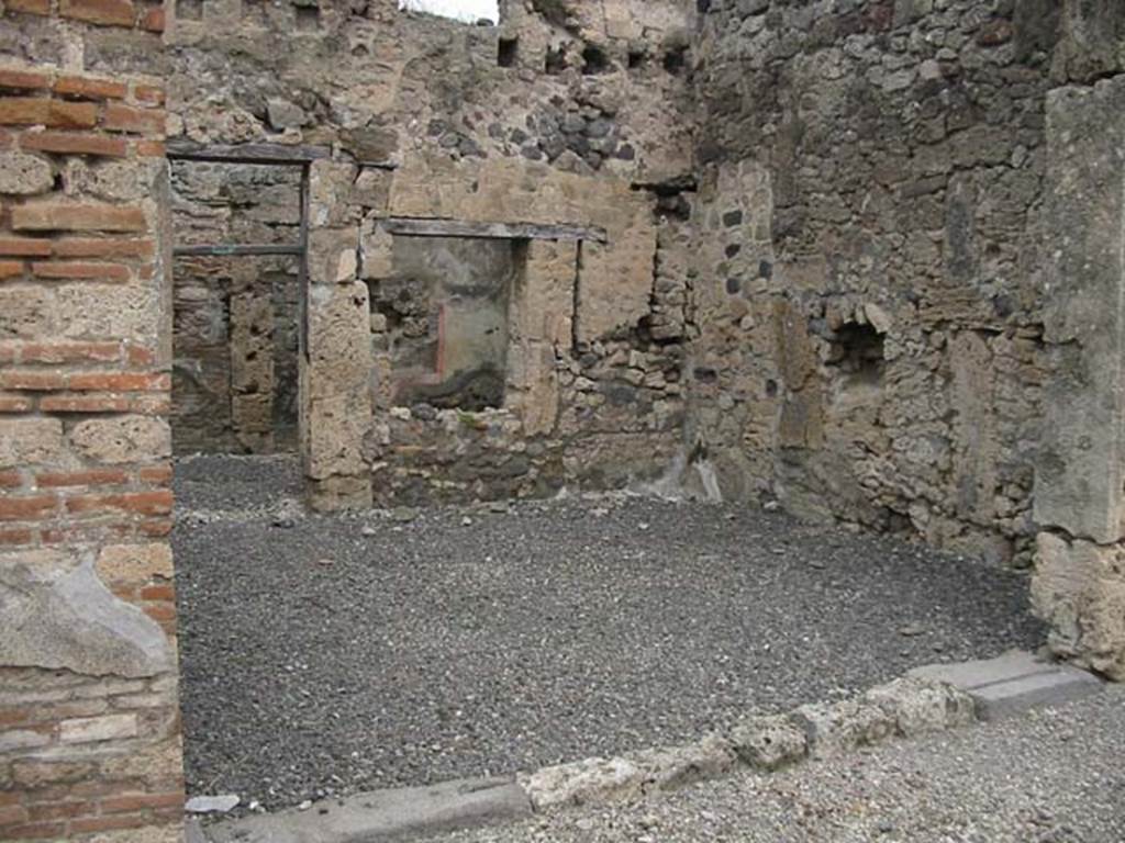 IX.6.e Pompeii. May 2003. Looking north-east across shop entrance. Photo courtesy of Nicolas Monteix.