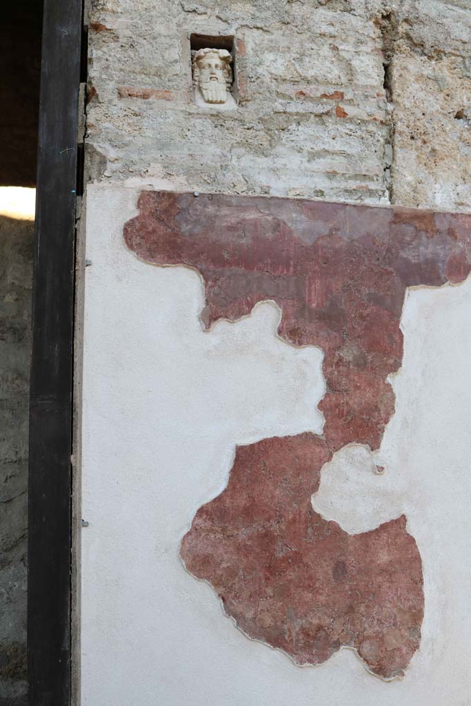 IX.7.1 Pompeii. December 2018. 
Bust of Dionysus in niche on east side of entrance. Photo courtesy of Aude Durand.
