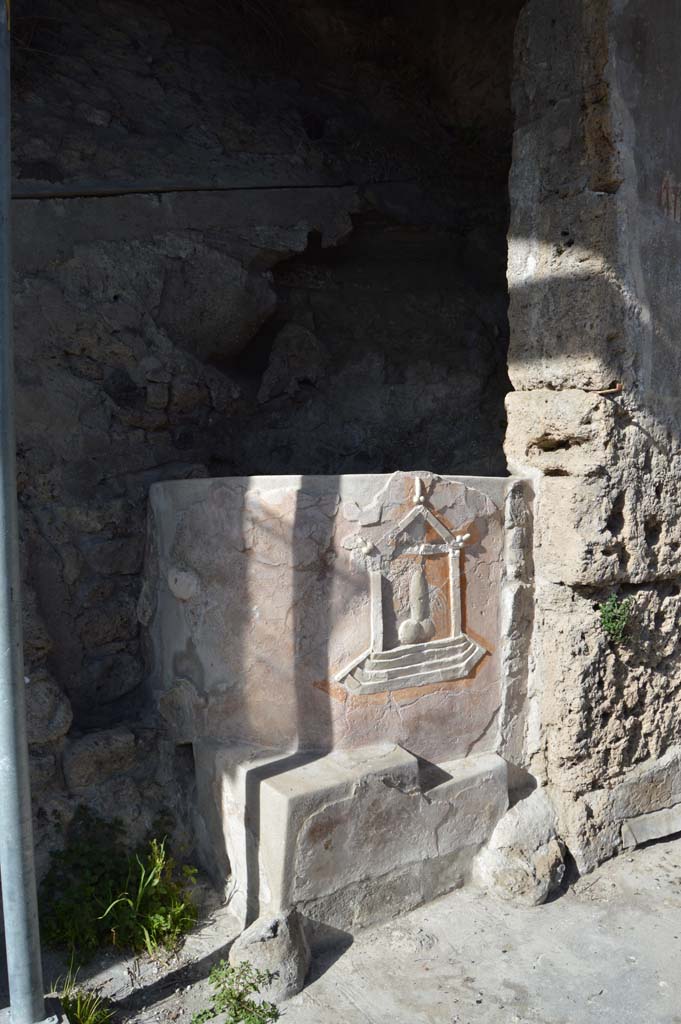IX.7.2 Pompeii. March 2019. 
Looking towards entrance on north side of Via dell’Abbondanza, with decorated furnace. 
Foto Taylor Lauritsen, ERC Grant 681269 DÉCOR.
