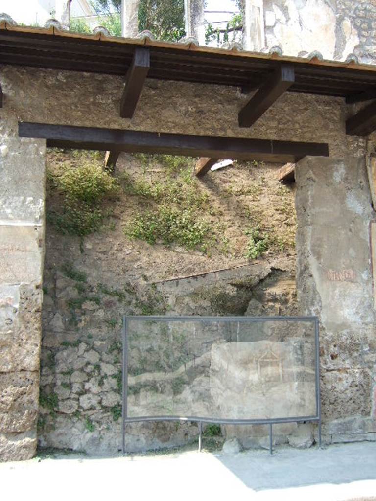 IX.7.2 Pompeii. May 2006. Entrance.
According to Varone and Stefani, the graffiti found on the east side of the entrance would have been CIL IV 7811, 7812, 7813, 7814, and 7815.
They say only part of CIL IV 7812 is now conserved.
See Varone, A. and Stefani, G., 2009. Titulorum Pictorum Pompeianorum, Rome: L’erma di Bretschneider, (p.386)

According to Epigraphik-Datenbank Clauss/Slaby (See www.manfredclauss.de), this reads as -

Calventium 
IIv(irum)  i(ure)  d(icundo)  infectores 
rog(ant)         [CIL IV 7812]

The database also records the other inscriptions as 

Gavium
d(uumvirum) i(ure) d(icundo) o(ro) v(os) f(aciatis)       [CIL IV 7811]

A(ulum) Suettium Verum
aed(ilem) d(ignum) r(eipublicae) o(ro) v(os) f(aciatis)       [CIL IV 7813]

P(ublium) Paquium P[roculum]
d(uumvirum) i(ure) d(icundo) d(ignum) r(eipublicae)       [CIL IV 7814]

C(aium) Gavium 
[      [CIL IV 7815]
