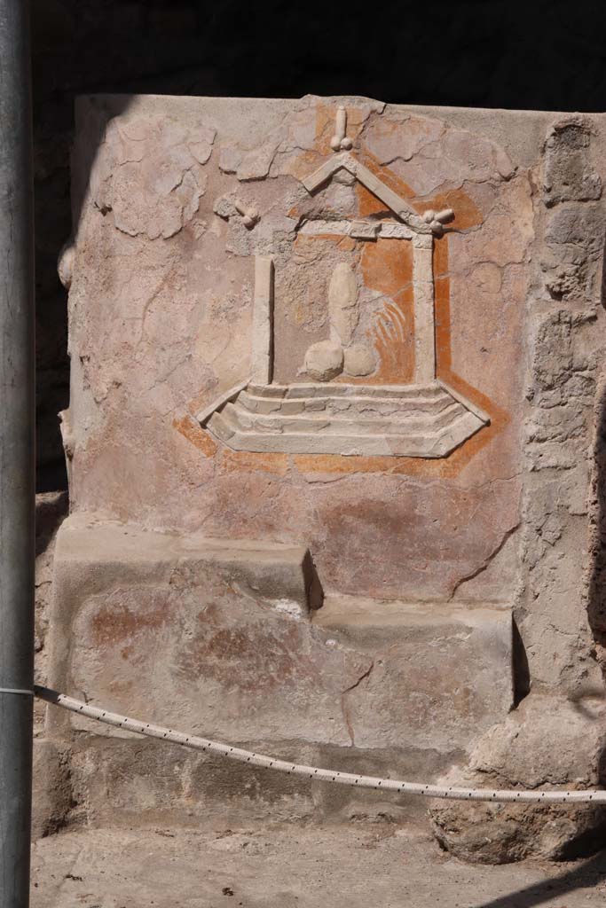 IX.7.2 Pompeii. September 2019. Furnace/oven decorated with phallic emblems in stucco.
Photo courtesy of Klaus Heese.
