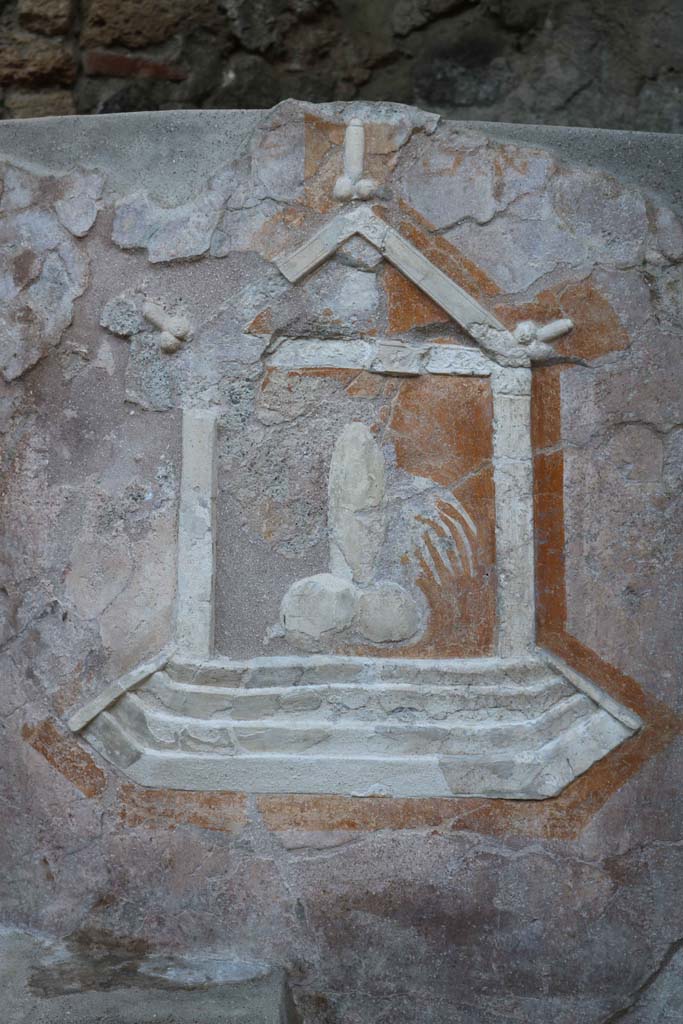 IX.7.2 Pompeii. December 2018. 
Detail of stucco decoration furnace/oven. Photo courtesy of Aude Durand.

