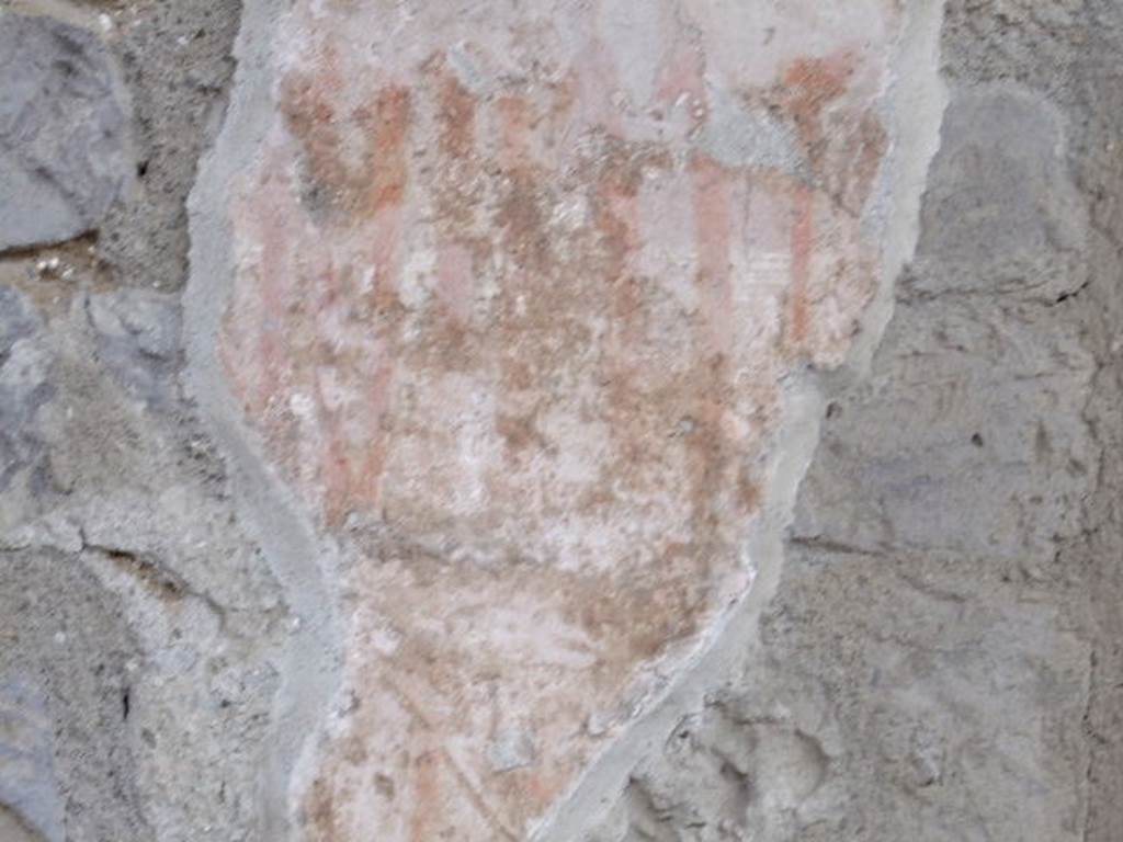 IX.7.5 Pompeii. December 2006. Graffiti outside Workshop of Verecundus.
According to Varone there were three Latin inscriptions here.
According to Epigraphik-Datenbank Clauss/Slaby (See www.manfredclauss.de) CIL records these as

Nummian//u/m / aed(ilem) o(ro) v(os) f(aciatis)     [CIL IV 7835]
P(ublium) Paquium / Proculum / et A(ulum) Vettium / Feli[cem     [CIL IV 7836]
Suettium / Certum / [        [CIL IV 7837]

See Varone, A. and Stefani, G., 2009. Titulorum Pictorum Pompeianorum, Rome: L’erma di Bretschneider. p. 399.
